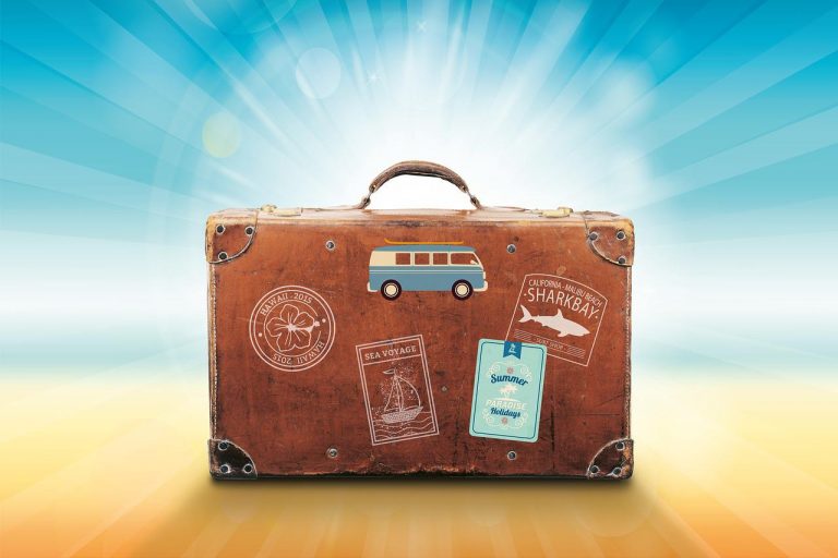 luggage, travel, sunlight-1149289.jpg